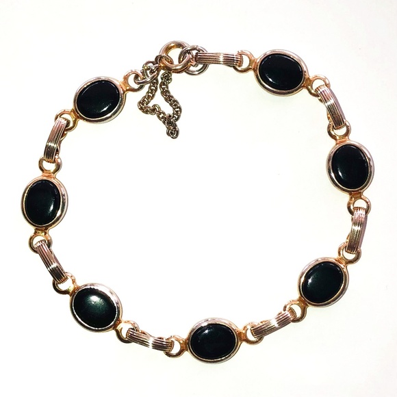 πHPπ VINTAGE Black Lucite 7 Cabochon Gold Tone Scarab Bracelet with Extender - Picture 1 of 6